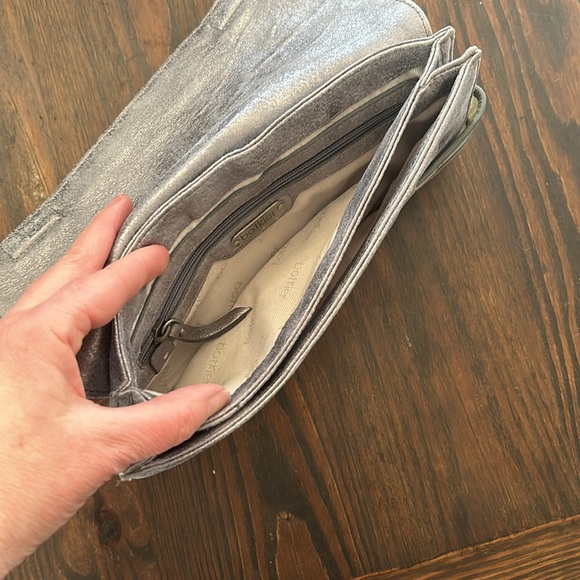 Vintage 2000s Botkier clutch. Silver/grey leather and mesh.  Good condition.